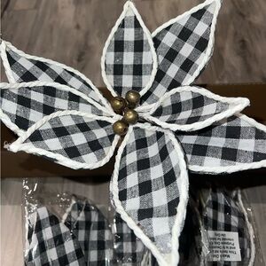 Set of 6 pionsettia clips by Valerie